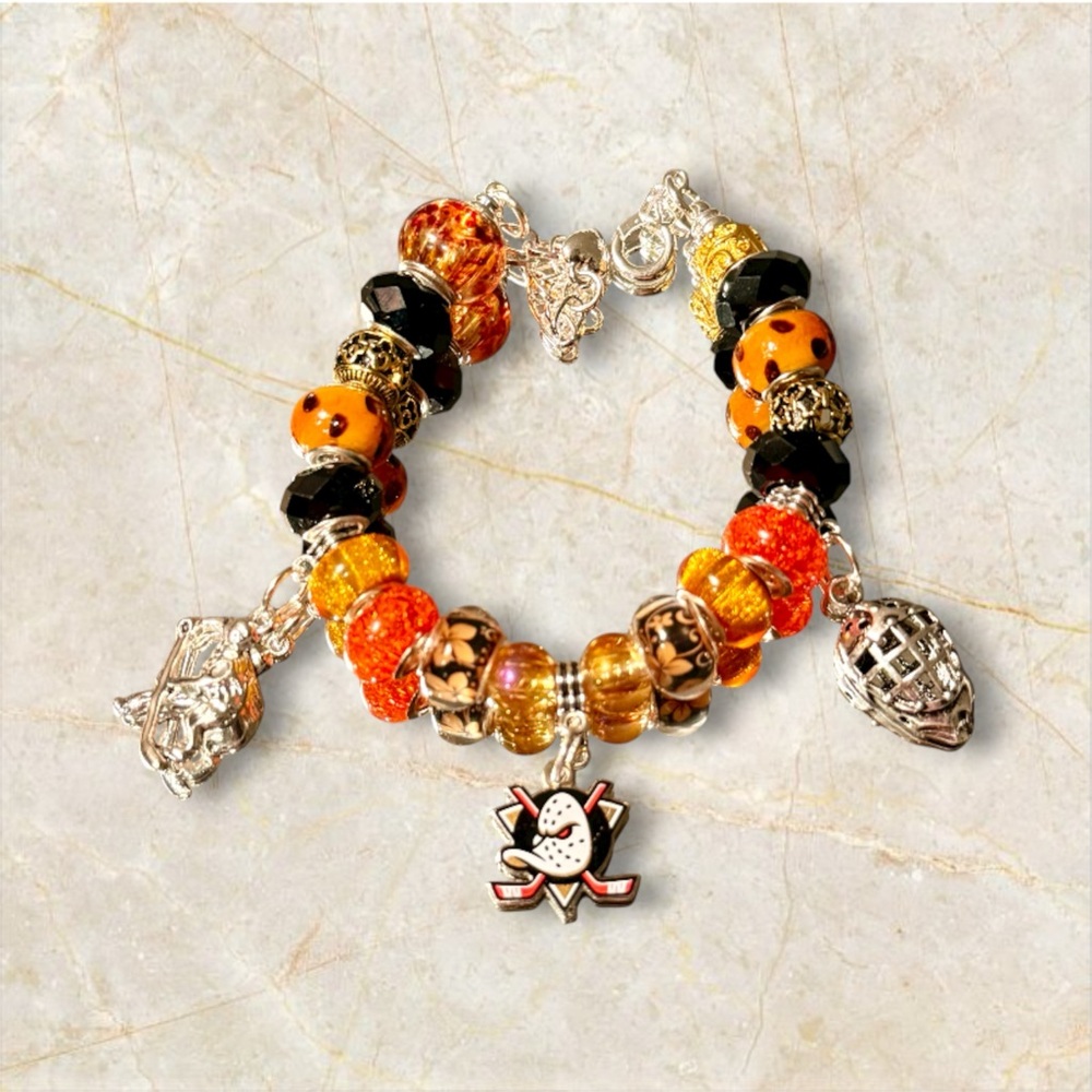 Anaheim Ducks beaded charm bracelet. NHL